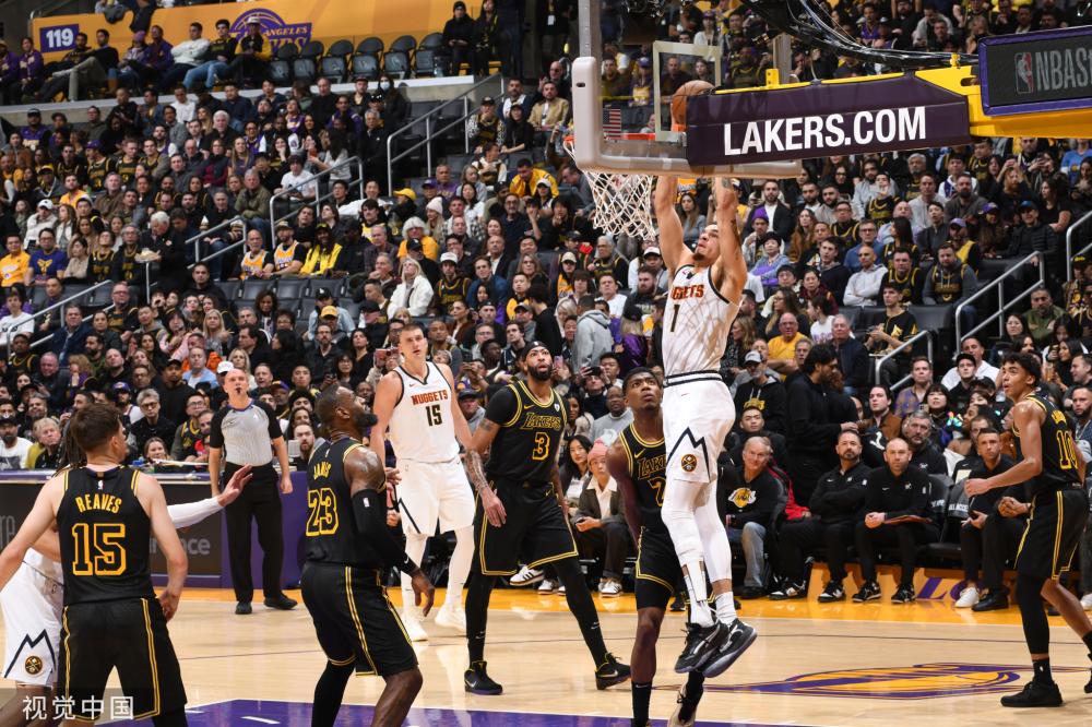 展现了她在 展现了她在